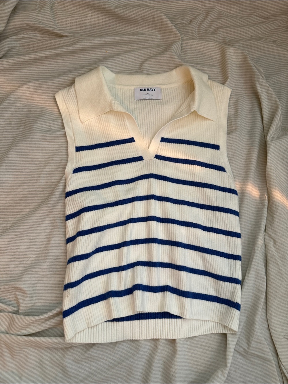 Old Navy Cream Sleeveless Collared Knit with Blue Stripes